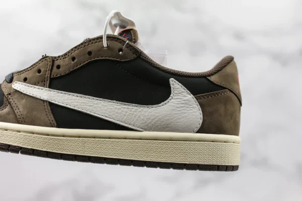 Travis Scott x Nike Air Jordan 1 Low Retro SP Dark Mocha - Image 3