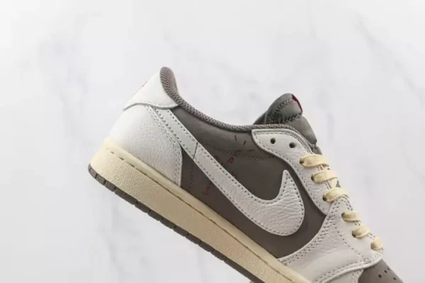 Travis Scott x Nike Air Jordan 1 Low OG Reverse Mocha - Image 3